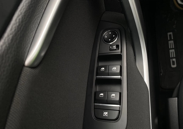 Kia Ceed cena 104900 przebieg: 2449, rok produkcji 2023 z Szydłowiec małe 92